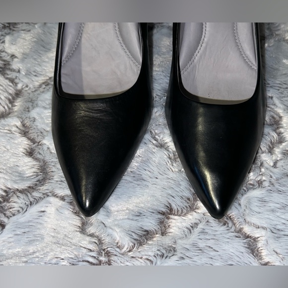 Kenneth Cole Leather Heels - Picture 5 of 9